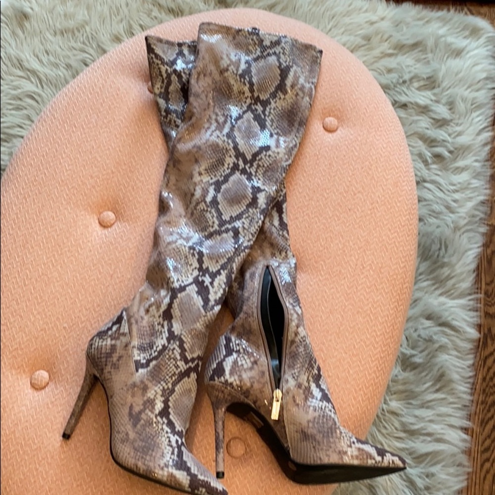 Boots-over the knee Size 8.5/38.5